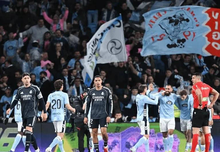 阿诺德遭西媒严厉批评：不防守不拼抢，面对曼城更形被动